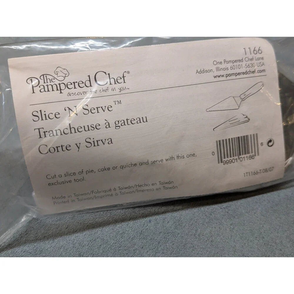 Pampered Chef Slice 'N Serve Pie and Cake Cutter / Server with Cover NIP